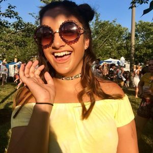 Meet your Posher, Nadya